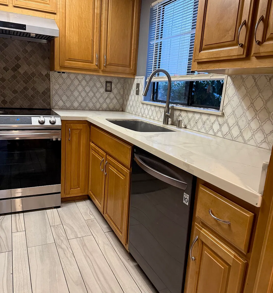 2 bed, 1095 sqft, $2,400 — Photo 2