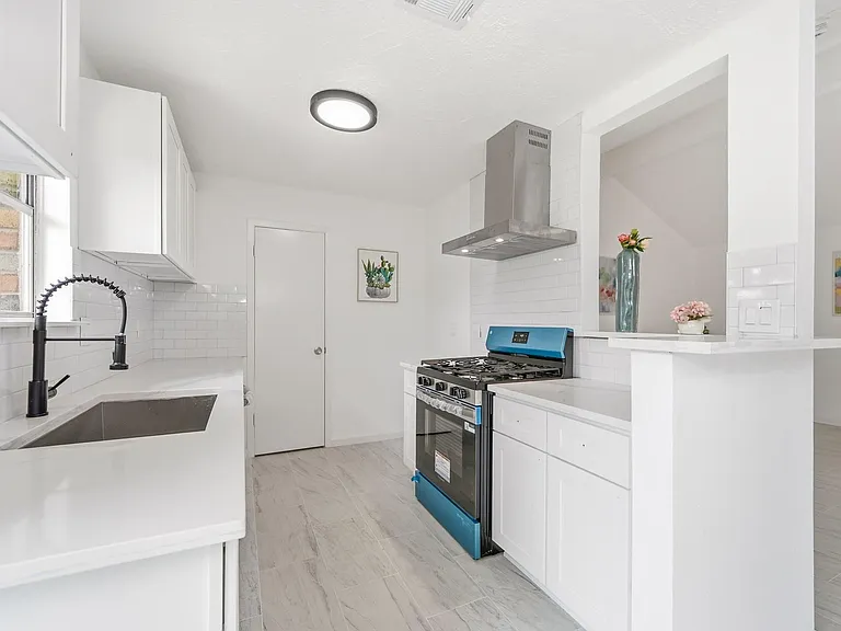 7310 Londres Dr — Photo 10