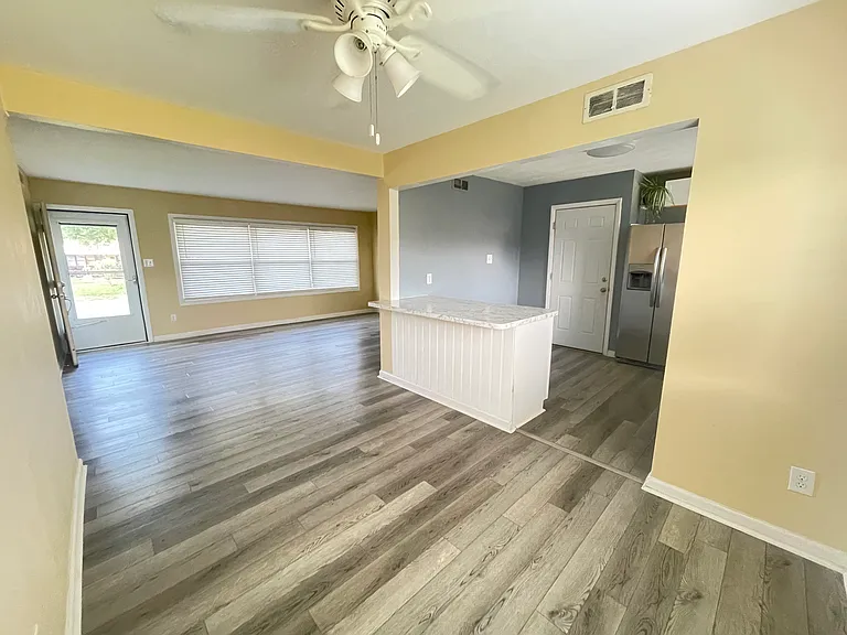 2217 Helsley Ave — Photo 4