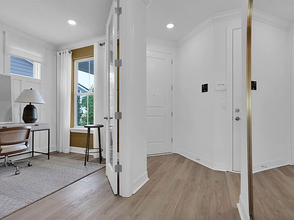 Contour Foyer Flex Room