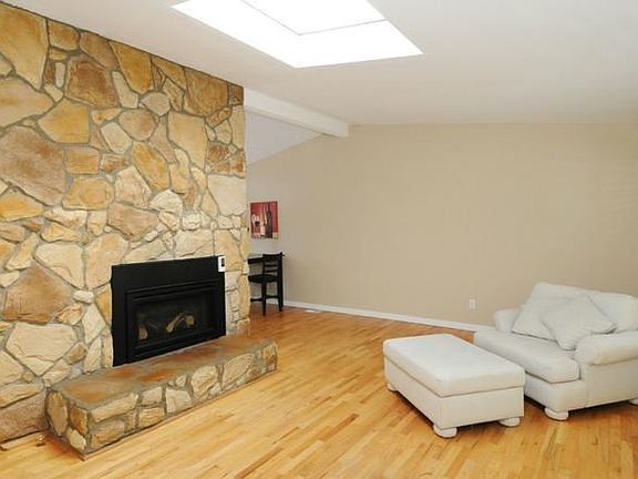 5th image of 12220 NE 73rd St