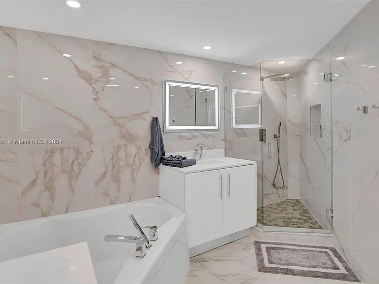 16699 Collins Ave #2209 — Photo 20