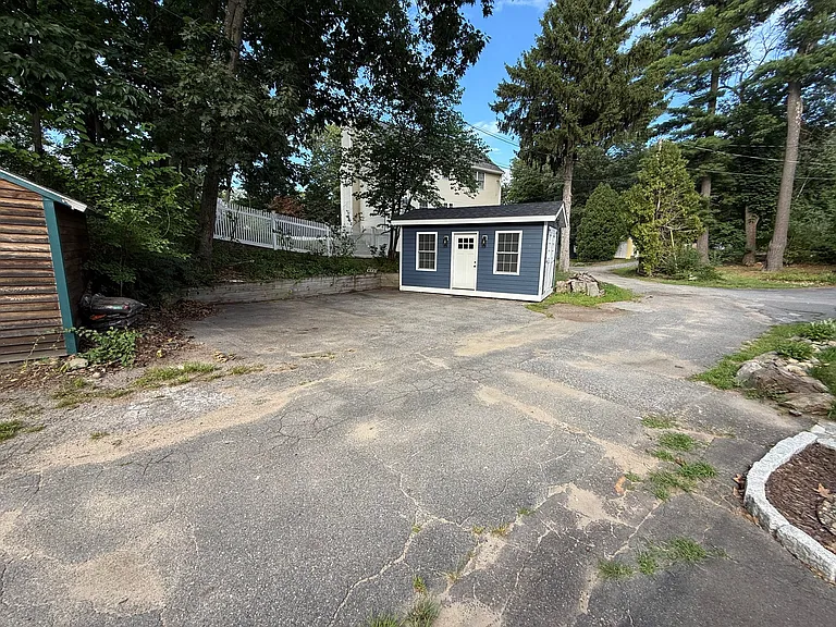 5 Rock Pond Ave — Photo 2