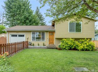 6135 NE 203rd St, Kenmore, WA 98028