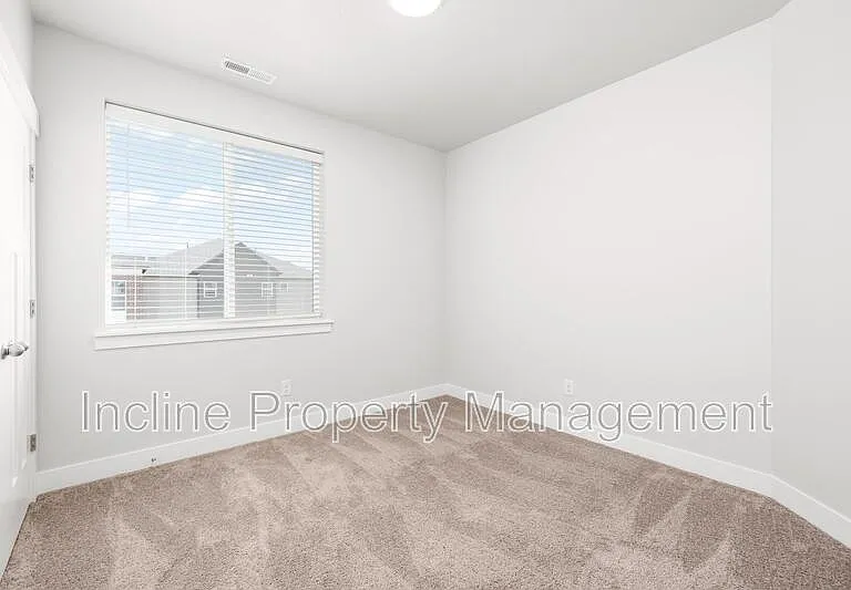 359 W 785 N — Photo 12