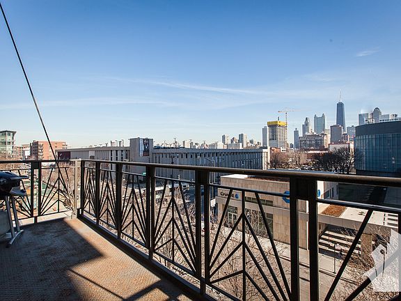 5th image of 758 N Larrabee St APT 318