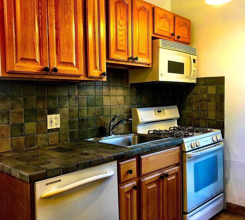 1st image of 330 W 4th St #2
