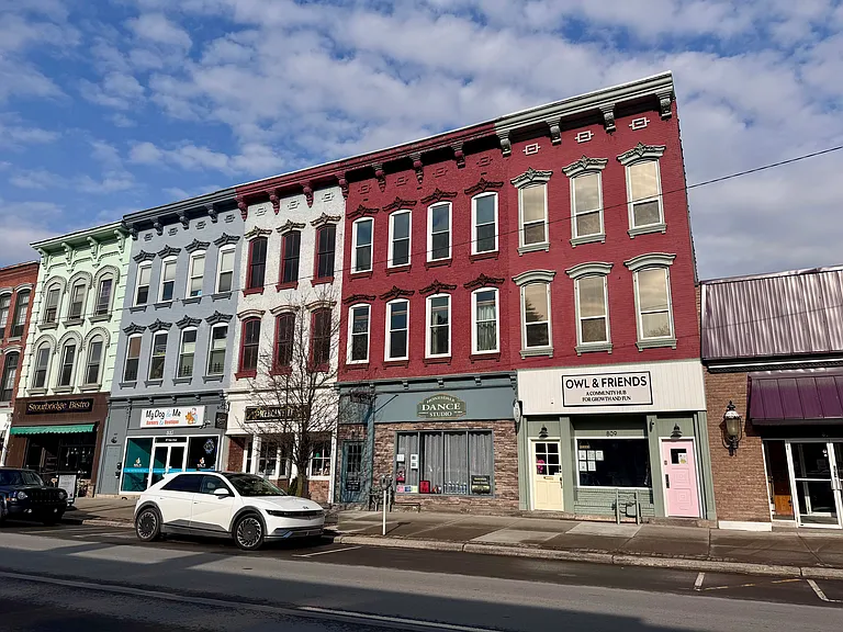 Main St — Photo 1