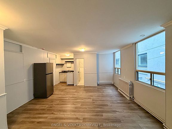 4th image of 155 Lakeshore Rd E #4