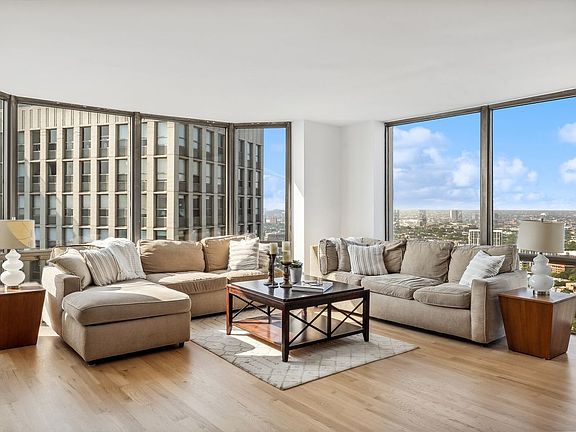 4th image of 2650 N Lakeview Ave APT 4102