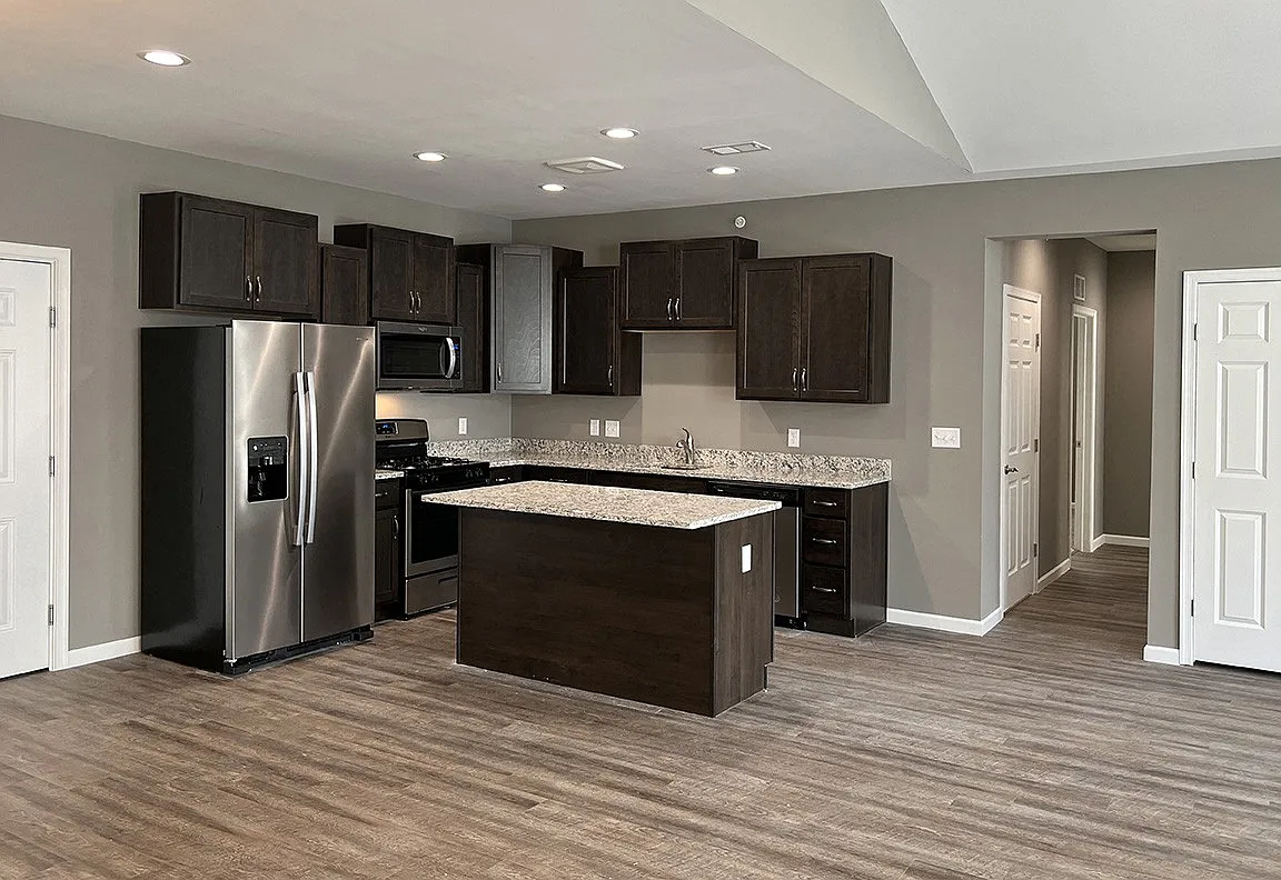 Green Valley Apartments — Photo 1