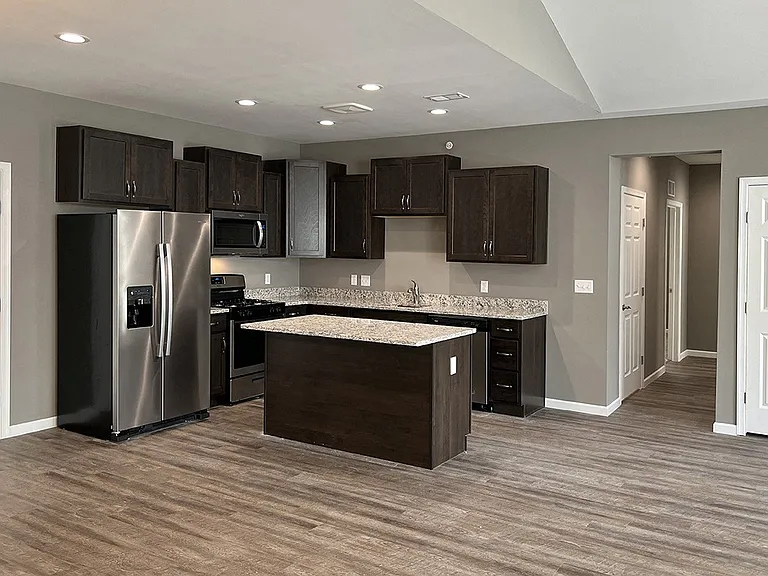 Green Valley Apartments — Photo 1