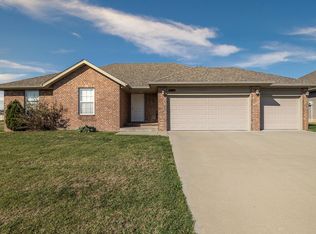 1071 S Tanner Dr, Springfield, MO 65802
