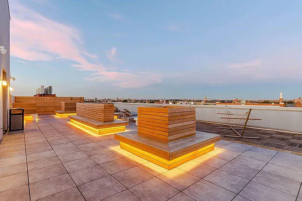 Rented by Artur Gutman, LREB | media 33