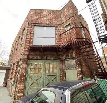 2nd image of 411 42nd St