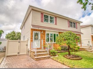 18 Astor Ave, Staten Island, NY 10314