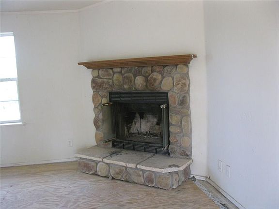 4th image of 10762 Fm 607 N