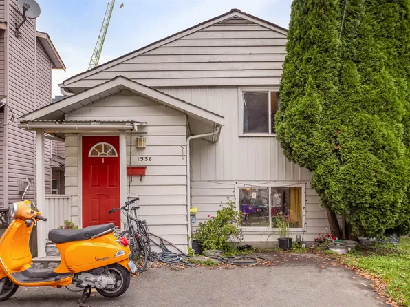 1536 Bond St, North Vancouver, BC V7J 1E7