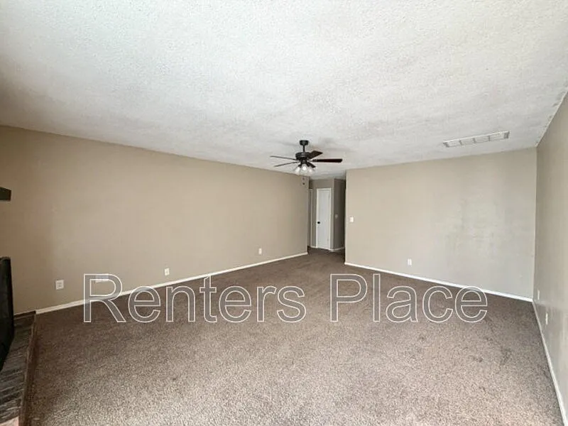 3 bed, 2.0 bath, 1408 sqft, $1,495 — Photo 3
