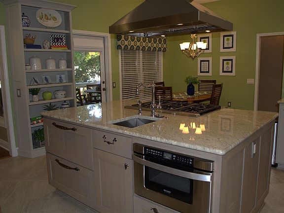 4th image of 4665 Bohemia Pl