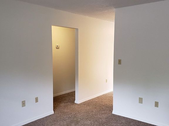4th image of 212 Tanglewood Dr
