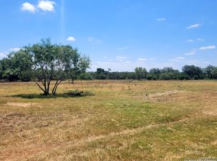 4 R Rd #7-BAR-4, Floresville, TX 78114