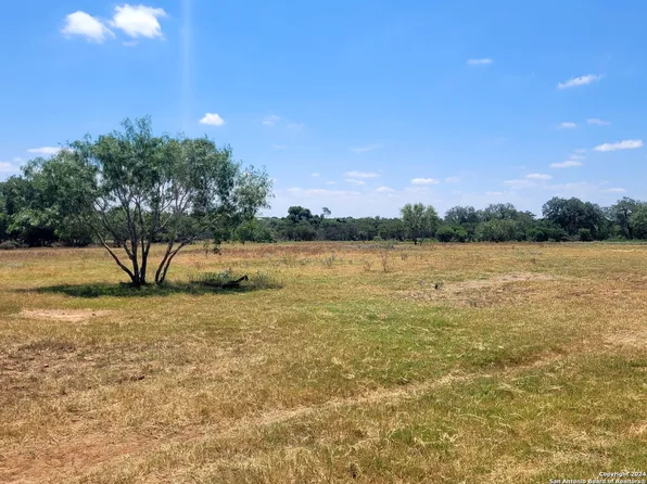LOT 4 OF 7 Bar R Lane LOT 4, Floresville, TX 78114