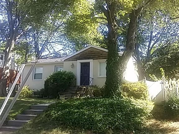 3rd image of 11005 Glueck Ln