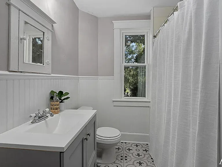 443 Hall St SE — Photo 12