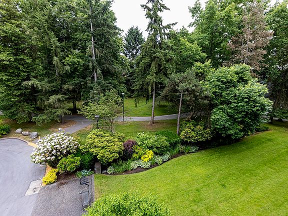 4th image of 4101 Yew St #407