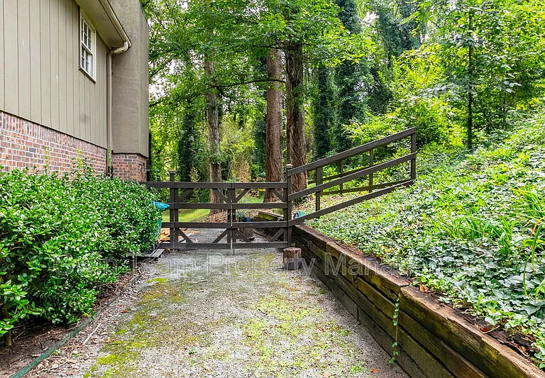 4932 Rock Haven Dr — Photo 2