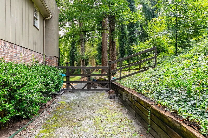 Building Photo - 4932 Rock Haven Dr