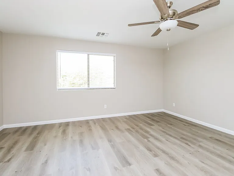 37766 N Sandy Dr — Photo 10