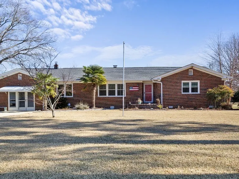 1404 Shelton Rd — Photo 2