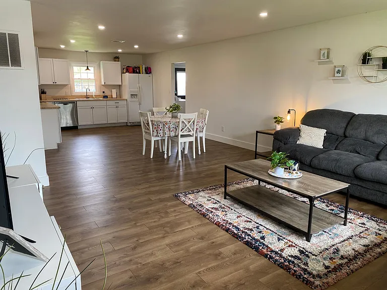 7302 N Buddy Dr — Photo 3