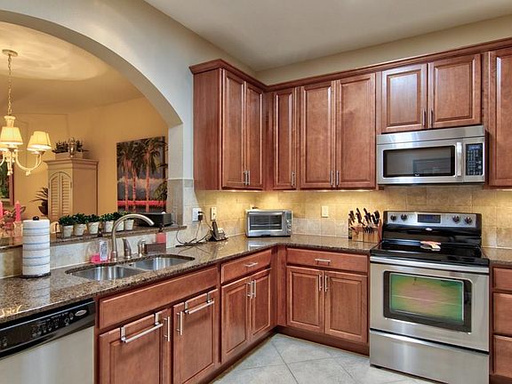4th image of 6425 Oxford Cir