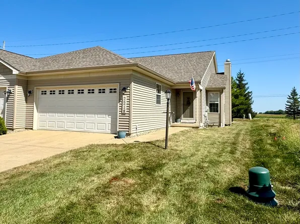 2218 Pebblebrook Ln, Urbana, IL 61802