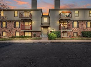 5633 SW Foxcroft South Cir UNIT 203, Topeka, KS 66614