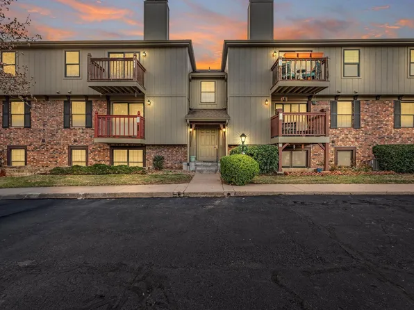 5633 SW Foxcroft South Cir Unit 203, Topeka, KS 66614