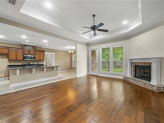 3rd image of 8803 Bainbridge Dr