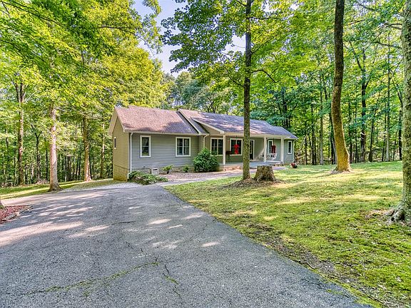 4th image of 100 Hart Ln