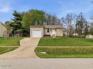 935 Austin Dr, Radcliff, KY 40160