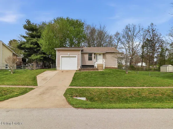 935 Austin Dr, Radcliff, KY 40160