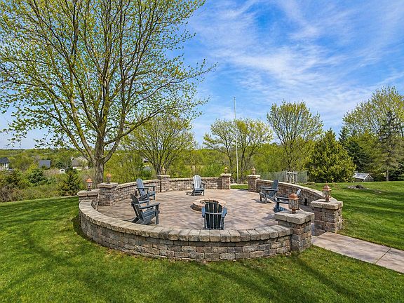 3rd image of 406 Singing Hills Dr SE