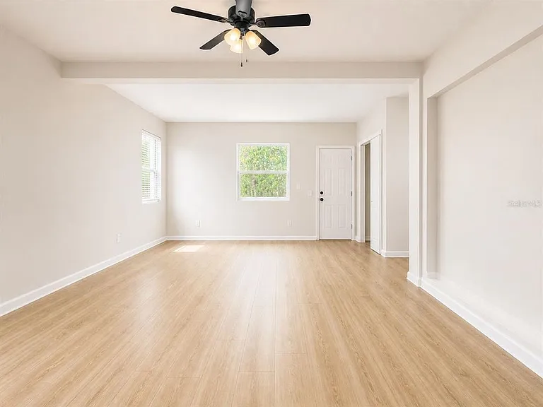 1353 Lakeview Rd — Photo 13
