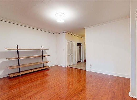 5th image of 614 W Hill Ave