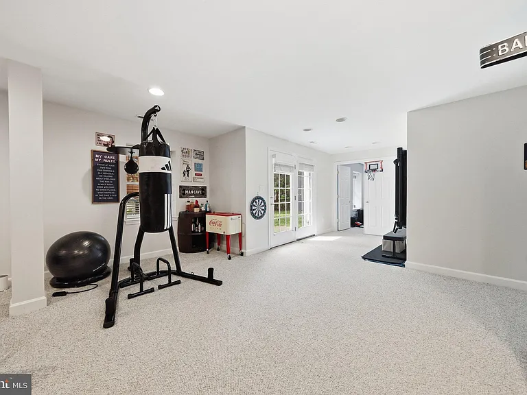 3852 Glasgow Way — Photo 35