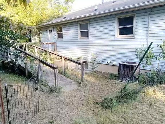 2nd image of 1710 Clinton Ave SE