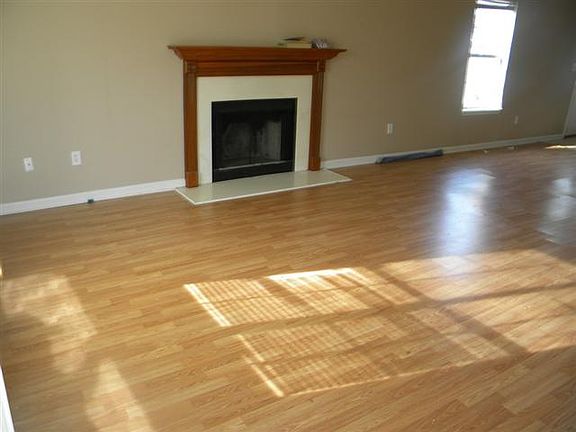 3rd image of 101 Creekpoint Dr