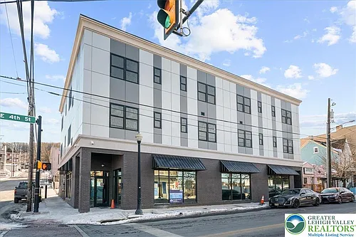 410 William St Photo 1